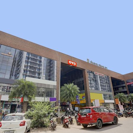 Hotel O Cozy Rooms Surat Luaran gambar