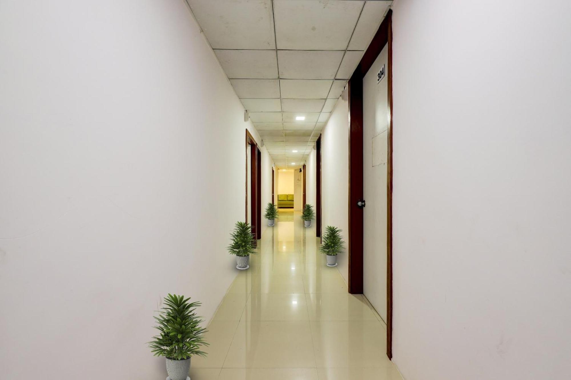 Hotel O Cozy Rooms Surat Luaran gambar