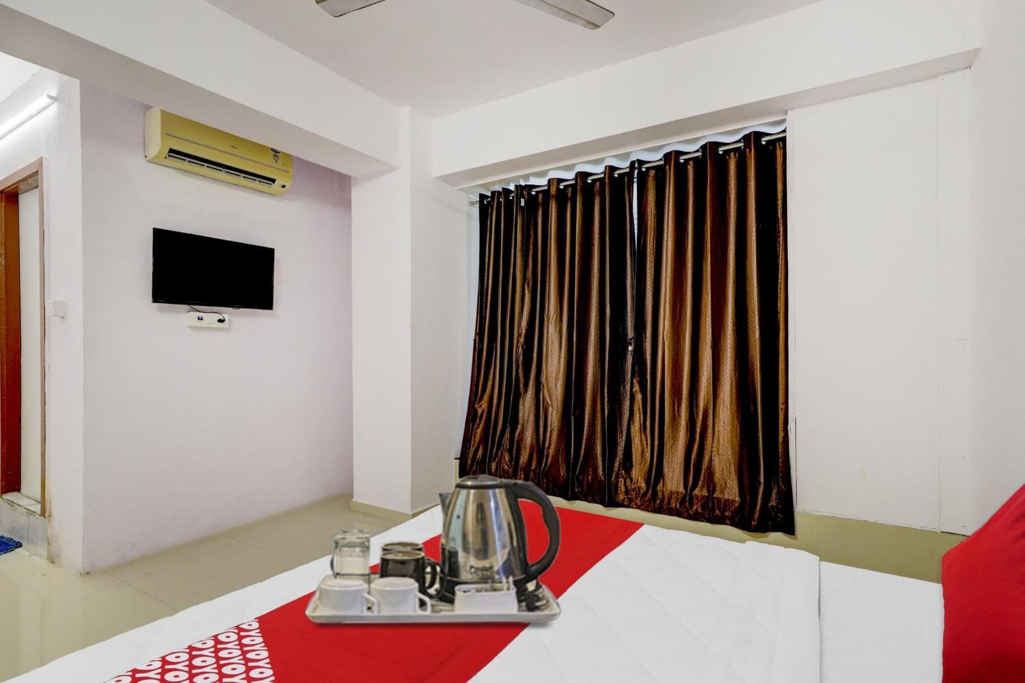 Hotel O Cozy Rooms Surat Luaran gambar