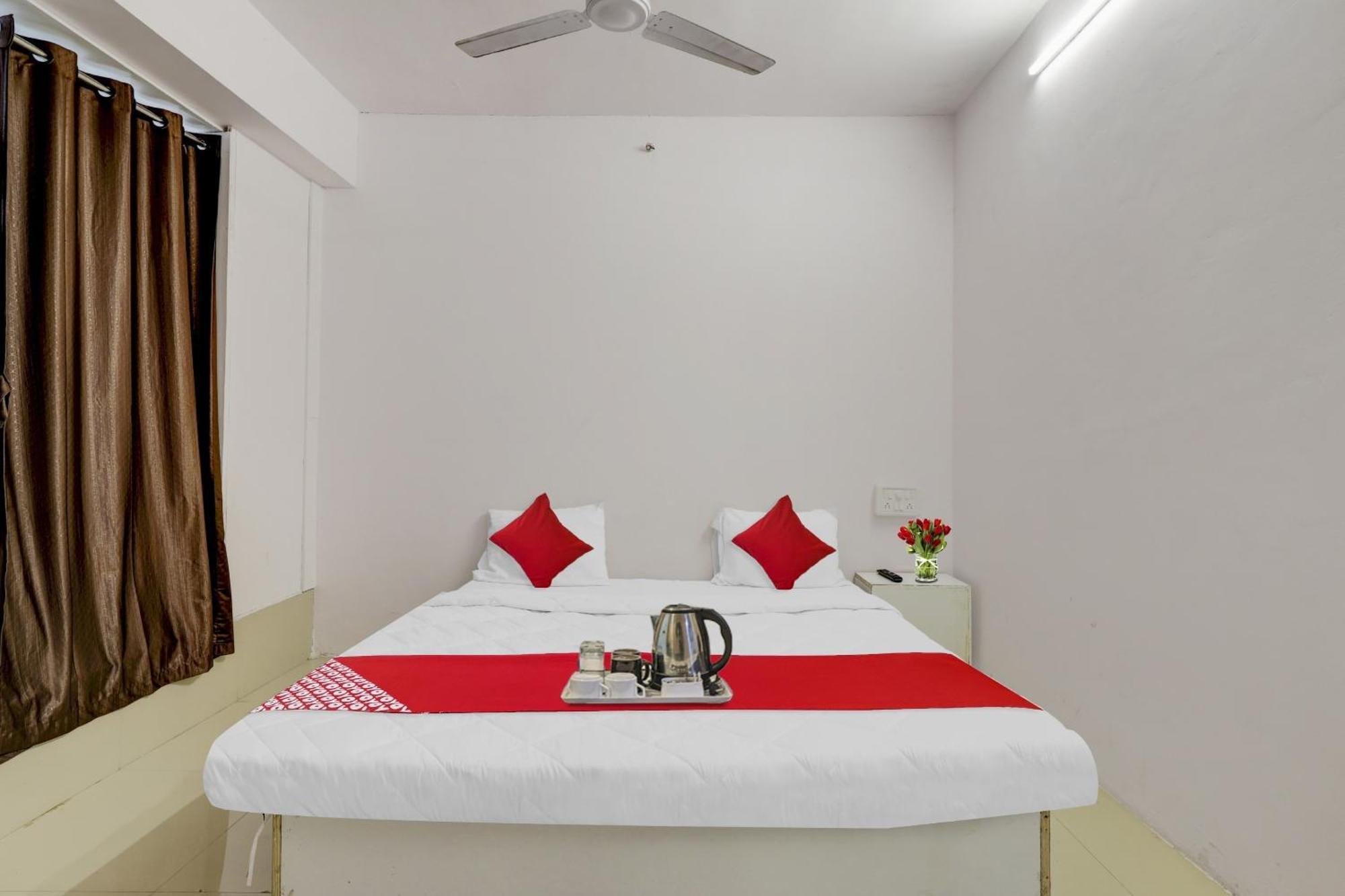 Hotel O Cozy Rooms Surat Luaran gambar