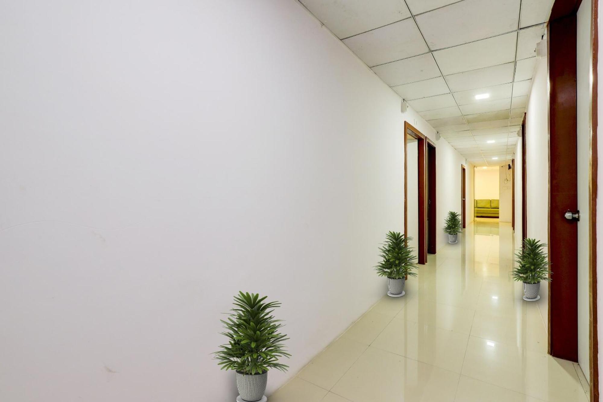 Hotel O Cozy Rooms Surat Luaran gambar