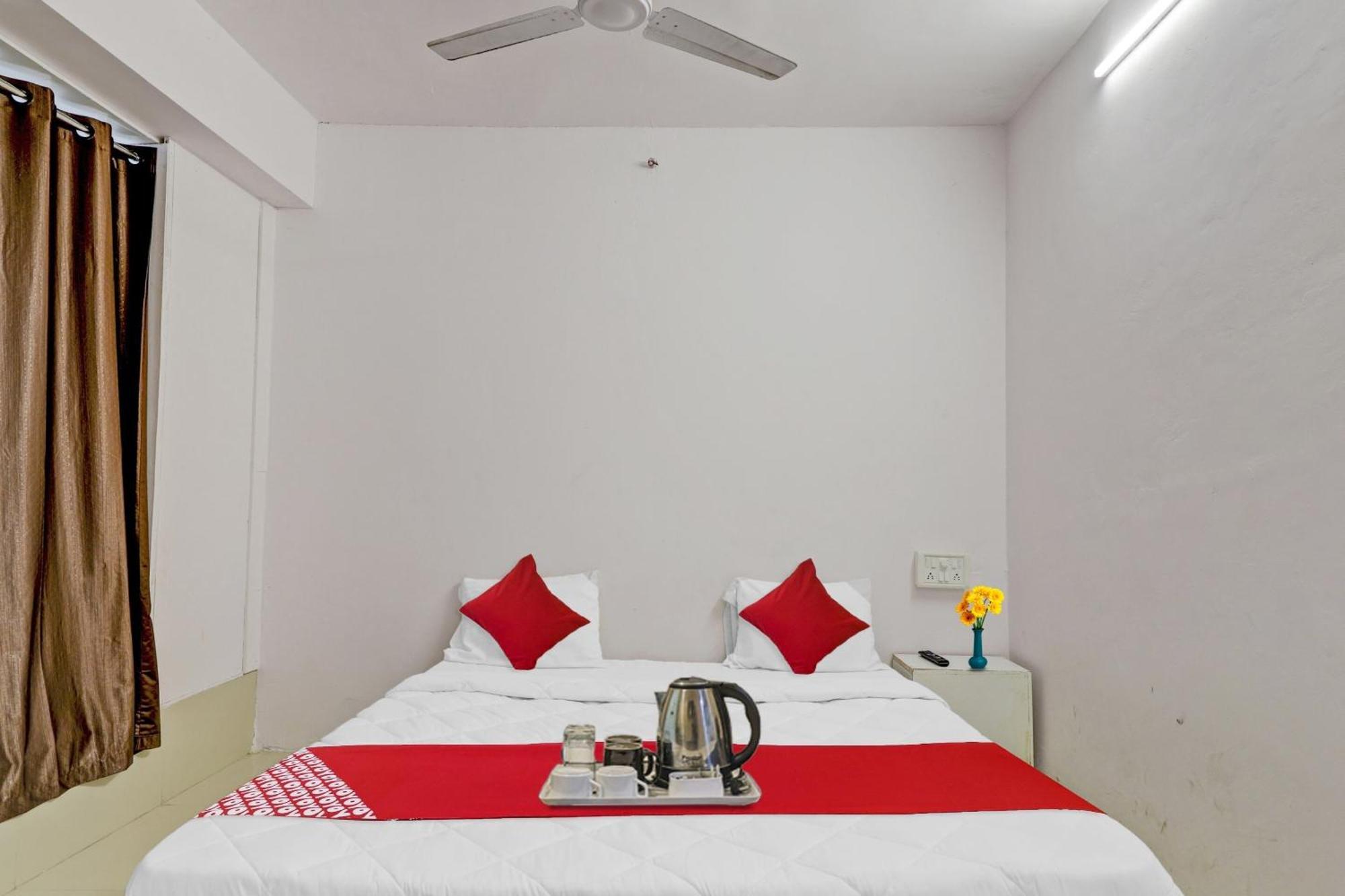 Hotel O Cozy Rooms Surat Luaran gambar