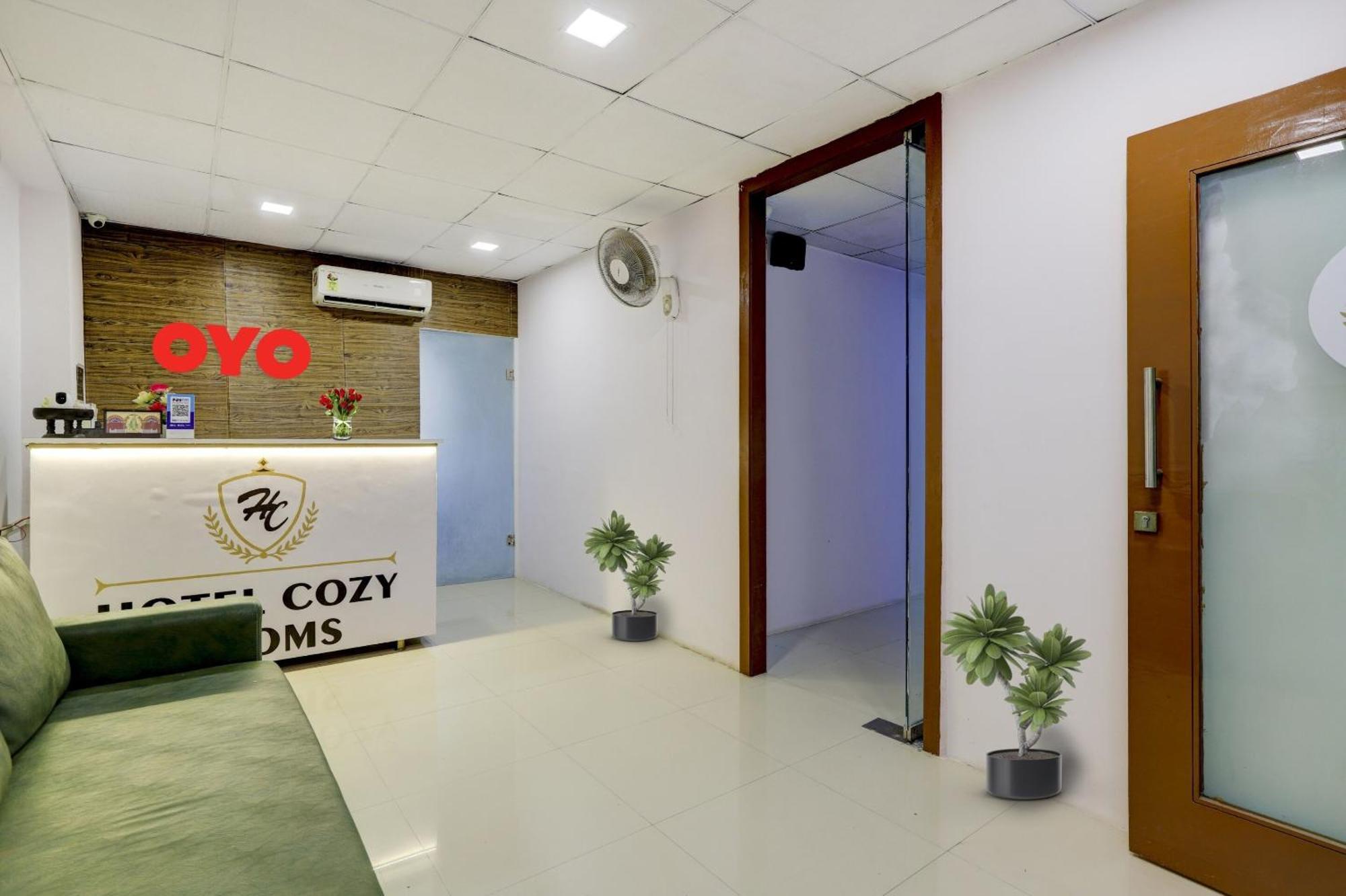 Hotel O Cozy Rooms Surat Luaran gambar