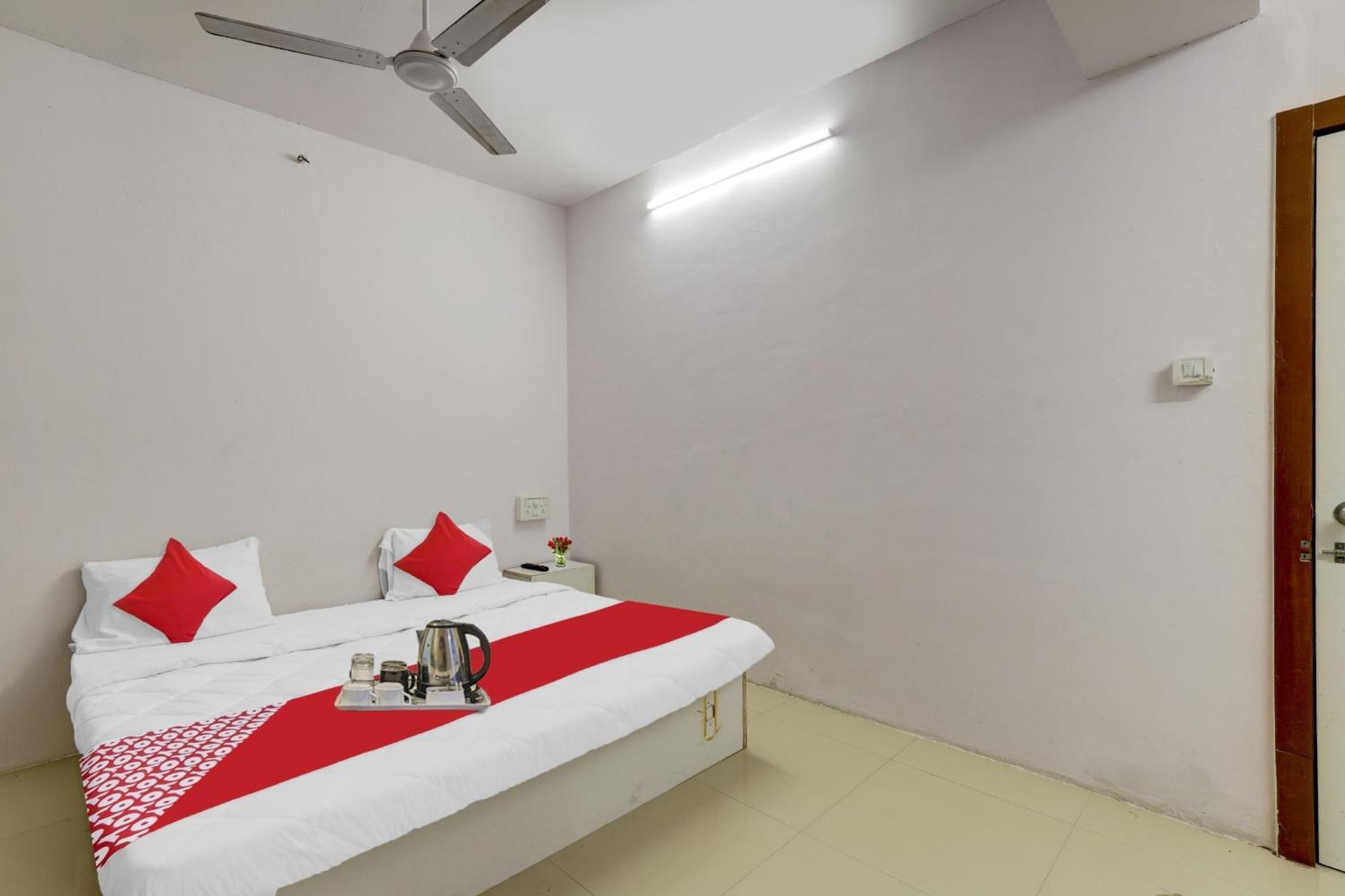 Hotel O Cozy Rooms Surat Luaran gambar