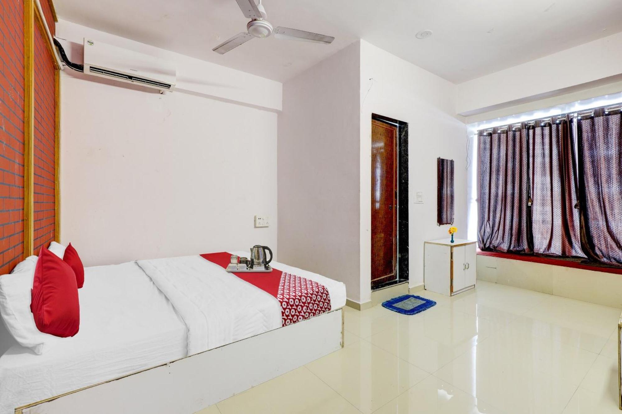 Hotel O Cozy Rooms Surat Luaran gambar